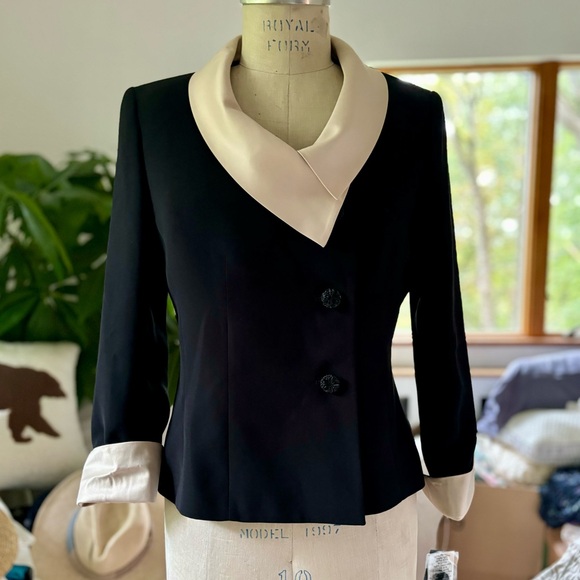 Early-2000’s “LE SUIT” jacket with satin asymmetrical collar! size 6! - Picture 1 of 8